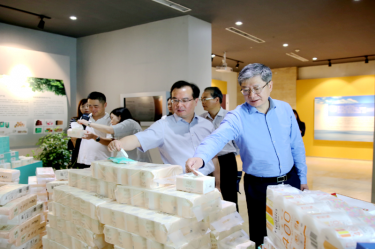 2019年 5月22日，時(shí)任浙江省社會(huì)組織綜合黨委專職副書記、省民政廳社會(huì)組織管理局局長蔡國華蒞臨景興紙業(yè)調(diào)研企業(yè)發(fā)展情況和黨建工作