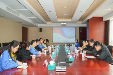 市委常委、宣傳部部長沈志鳳蒞臨景興紙業慰問高端人才