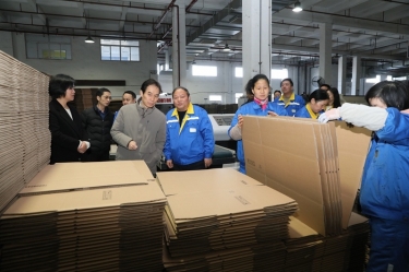 共富工坊助殘 自強模范勵志 | 浙江省殘疾人聯(lián)合會黨組成員、副理事長陳益?zhèn)ヒ恍姓{研平湖景包